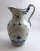 Lundin Antique 
præsenterer: 

Bing & 
Grøndahl. 
Blåmalet. 
Vandkande. 
Model 444. 
Højde 23 cm. (1 
sortering)