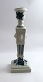Lundin Antique 
præsenterer: 

Royal 
Copenhagen. Blå 
blomst. 
Lysestage med 
løvehoved. 
Model 45/15. 
Højde 23 cm. (1 
...