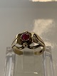 Antik Huset 
præsenterer: 

14 karat 
guld, Dame ring 
med rød sten.
Ring størrelse 
52.