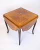 Osted Antik & 
Design 
præsenterer: 

Sofa/Sidebord 
Med Klapper - 
Rokokostil - 
Intarsia - 
Mahogani & 
Rosentræ - Ca. 
...