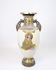Osted Antik & 
Design 
præsenterer: 

Japansk 
Satsuma-Vase – 
Stil Af 
Meiji-Periode – 
Elfenbensglasur 
Med Krakeleret 
...