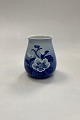 Danam Antik 
præsenterer: 

Bing og 
Grøndahl 
Julerose Vase 
No. 202