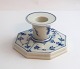 Lundin Antique 
præsenterer: 

Royal 
Copenhagen. 
Musselmalet, 
riflet. 
Lysestage. 
Model 3334. 
Højde 5,5 cm. 
(1 ...