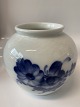 Royal Copenhagen Blå Blomst Flettet, Kugle Vase.
Dek. Nr. 10/8252.