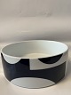 Antik Huset 
præsenterer: 

Stor 
Verner Panton 
skål med blå og 
hvide nuancer.
Ø: 24 cm -H: 
8,5 cm.