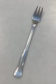 Danam Antik 
presents: 
Double 
fluted 
Cohr-Atla 
silver plated 
Shell Fish Fork