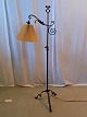 Antik Pjot 
præsenterer: 
Standerlampe
 
Kr. 450,-