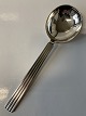 Antik Huset 
præsenterer: 
Bernadotte 
Bouillonske 
sølv Georg 
Jensen
Georg Jensen
Længde 14,4 
cm.