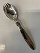 Antik Huset 
præsenterer: 
Kaktus 
Barneske / 
gaffel Georg 
Jensen 
Sterlingsølv
Længde 15 cm.