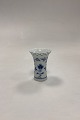 Danam Antik 
præsenterer: 
Bing og 
Grøndahl 
Sommerfugl 
Gennembrudt 
Vase No. 673