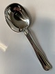 Antik Huset 
præsenterer: 
Kompotske 
i Dobbeltriflet 
sterling sølv 
af Georg 
Jensen.
Længde 14.5 
cm.