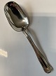 Antik Huset 
præsenterer: 
Barneske i 
Dobbeltriflet 
sterling sølv 
af Georg 
Jensen.
Længde 15.5 
cm.