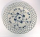 Royal Copenhagen. Musselmalet, Helblonde. Flad tallerken med gennemskåret bort. 
Model 1098. Diameter 25,5 cm. (4 sortering).