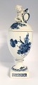 Royal Copenhagen. Blå blomst. Lågpokal med putti på låget. Model 1754. Højde 30 
cm (4 sortering)