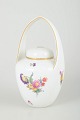 L'Art 
præsenterer: 
Royal 
Copenhagen
Sachsisk 
Blomst krukke 
med hank og 
låg, ca. 1900.