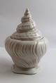 Lundin Antique 
præsenterer: 
Royal 
Copenhagen. 
Rosa Konkylie. 
Design ; Arje 
Griegst. 
Sukkerskål. 
Højde 15,5 cm. 
...