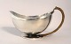 Lundin Antique 
præsenterer: 
Georg 
Jensen. 
Saucenæb / 
sovseskål med 
håndtag. Harald 
Nielsen. Model 
761. Længde ...