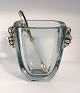 Lundin Antique 
præsenterer: 
Dansk 
Guldsmede 
Haandværk, 
(DGH). 
Holmegaard 
isspand med 
sterling 
håndtag i form 
af ...