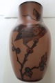 ViKaLi 
præsenterer: 
Lille 
gammel L. 
Hjorth vase
Nr. 78
Stemplet: L. 
Hjorth 78 
Danmark, samt 
figur af ...