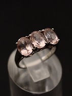 9 karat hvidguld ring med 3 let pink stene