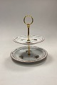 Danam Antik 
presents: 
Mads Stage 
Hunting 
Dinnerware Cake 
Stand