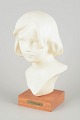 L'Art presents: 
PÅSKLILJAN
Bust 
sculpture, 
mid-20th 
century.