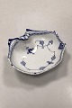 Danam Antik 
presents: 
Royal 
Copenhagen Blue 
Fluted Half 
Lace 
Mussel-shaped 
Dish No. 556