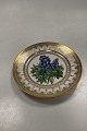 Danam Antik præsenterer: Royal Copenhagen Antik Tallerken med Blomster Motiv og guld. Signeret af Christian ...
