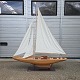 Kinnerup Antik & Porcelæn præsenterer: Sejlskibs modelEndeavour 123 cm