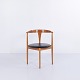 Osted Antik & Design præsenterer: Armstol i Eg og Sort Læder af Vilhelm Wohlert fra 1960’erne