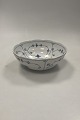 Danam Antik præsenterer: Royal Copenhagen Musselmalet Riflet Salatskål No. 311