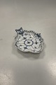 Danam Antik præsenterer: Royal Copenhagen Musselmalet Helblonde Bladformet fad No 1076