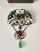 Karstens Antik præsenterer: Meget smuk Art Nouveau broche i sølv prydet med rav og chrysopras