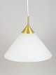L'Art præsenterer: Dansk design pendel i opalglas og messing.
