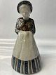 Antik Huset præsenterer: B&G Stentøjs figur - Kvinde i egnsdragt.No. 7205/10.Højde 24 cm.