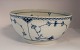 Lundin Antique præsenterer: Royal Copenhagen. Musselmalet, halvblonde. Stor salat skål. Model 631. Diameter 24 ...