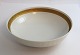 Lundin Antique præsenterer: Royal Copenhagen. Vifte med guld. Rund skål. Model 11525. Diameter 17,5 cm. Højde ...