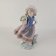 Kinnerup Antik & Porcelæn præsenterer: Lladro figurPige med blomster17 cm