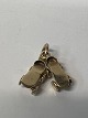 Antik Huset præsenterer: Rulleskøjter, sko Vedhæng/Charms i 14 karat guld.Højde: 1,8 cm.