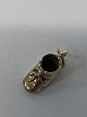 Antik Huset præsenterer: Baby støvle, sko Vedhæng/Charms i 14 karat guld.Højde: 1,5 cm.