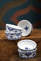 K&Co. præsenterer: Små saltkar i Musselmalet Halvblonde fra Royal Copenhagen fra 1898-1923...