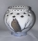Reutemann Antik præsenterer: Helblonde på seks fødder: Royal Copenhagen vase med ugle #473