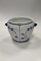 Danam Antik præsenterer: Royal Copenhagen Musselmalet RifletUrtepotteskjuler No. 126