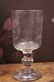 Gammelt fransk souvenir vin glas med graveret skrift og ...