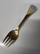 Antik Huset præsenterer: Georg Jensen Års gaffel 1980, Cikorie, sterlingsølv.Længde 14,8 cm.