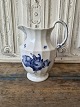Karstens Antik præsenterer: Royal Copenhagen Blå Blomst kantet stor chokoladekande med låg No. 8606