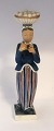 Lundin Antique præsenterer: Royal Copenhagen. Porcelænsfigur. Konen med æggene. Model 1844 (4844). Højde 31 cm. ...