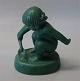 Ipsen 889 "Love of work" (Little girl digging) Adda Bonfils 13.5 cm Green