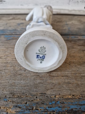 B&G rare Art Nouveau figurine, girl braiding hair no. 1758