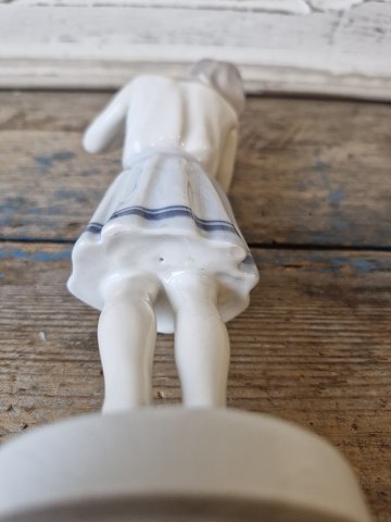 B&G rare Art Nouveau figurine, girl braiding hair no. 1758